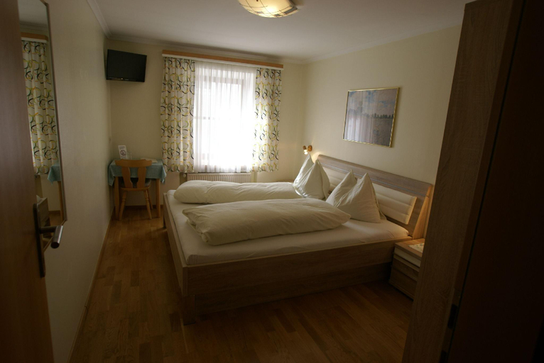 Bedroom 3, Gasthof - Restaurant Locker, Sankt Johann im Pongau