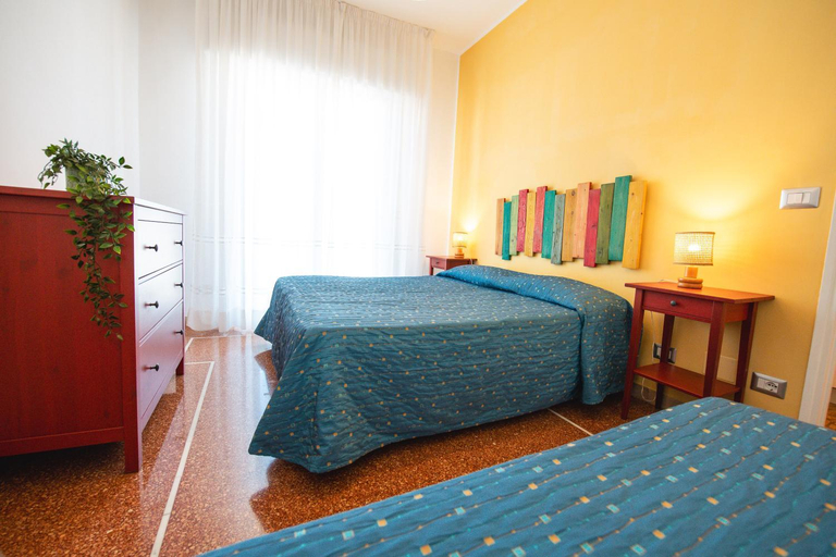 Bedroom 3, Perla Marina Apartments, Savona