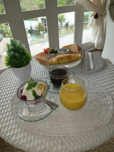 Food & Drinks 4, Lombok Hill Wiolett, Lombok