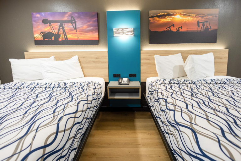 Bedroom 3, West Texas Inn & Suites with Kitchenette, Midland
