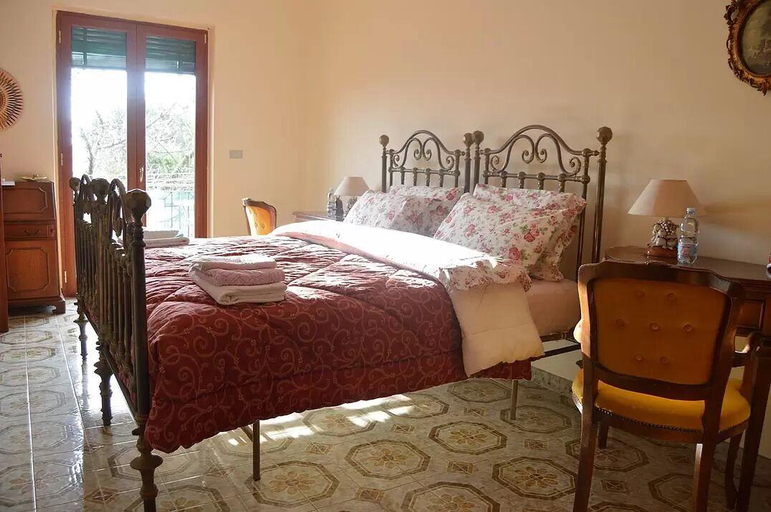 Bedroom 2, B&B Casa Franca, Salerno