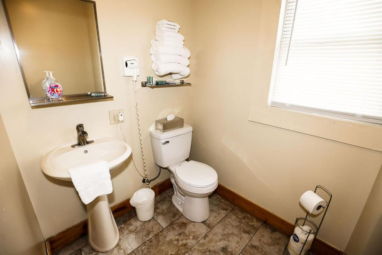 Bathroom 3, Cabins at Pine Haven, Raleigh