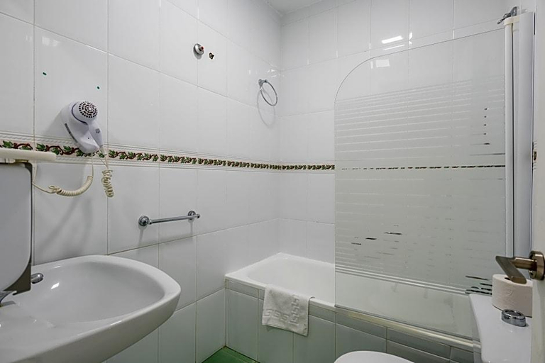 Bathroom 4, Hotel Playamaro, Málaga