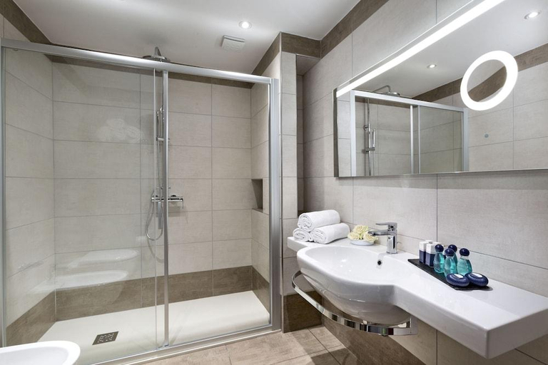 Bathroom 4, I Giardini di Cala Ginepro Hotel-Resort, Nuoro