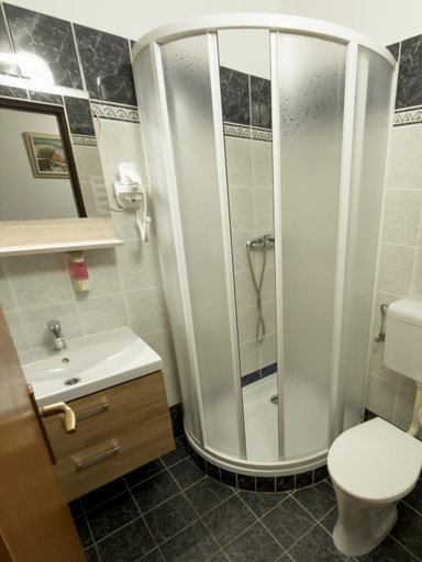 Bathroom 3, Pension Kadlcuv Mlyn, Brno