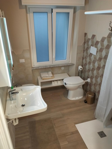 Bathroom 2, Casa di Lucio, Lodi