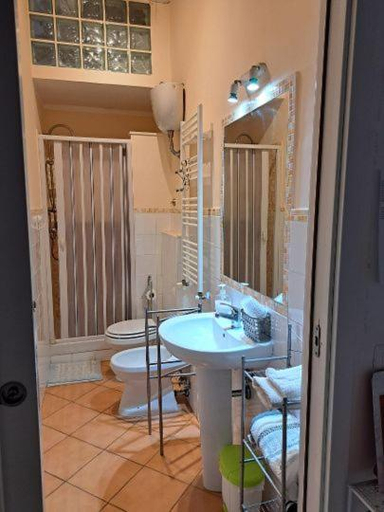 Bathroom 2, Alloggio Turistico RELAX, Rome