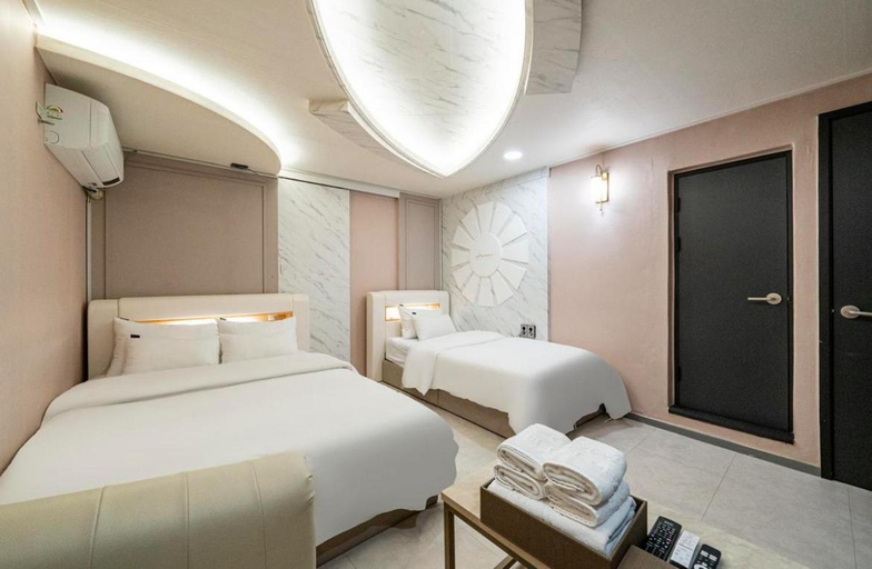 Bedroom 2, Seongnam Hotel Dear, Seongnam