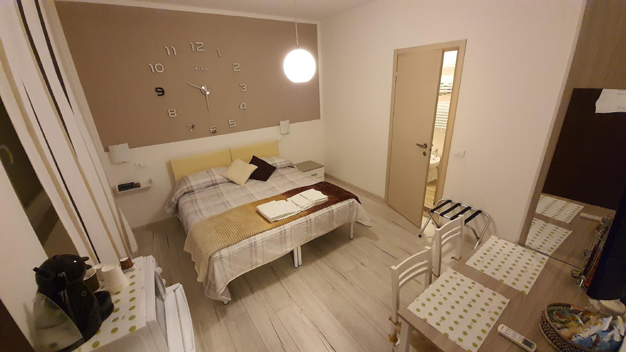 Bedroom 1, Le camere di Sabrina con bagno in camera, La Spezia