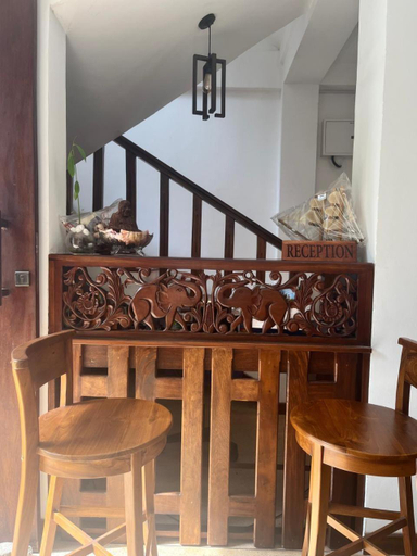 Public Area, Windy Garden, Galle Four Gravets