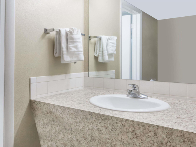 Bathroom 4, Travelodge by Wyndham Grand Junction, Mesa