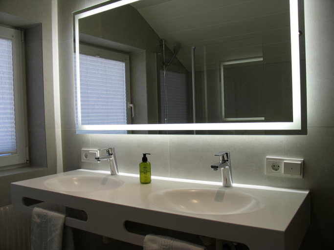 Bathroom 2, Garbershof, Imst