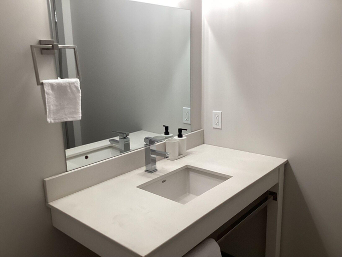 Bathroom 4, Bethel Hotel Elk Point, Division No. 12