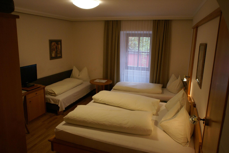 Bedroom 3, Gasthof - Restaurant Locker, Sankt Johann im Pongau