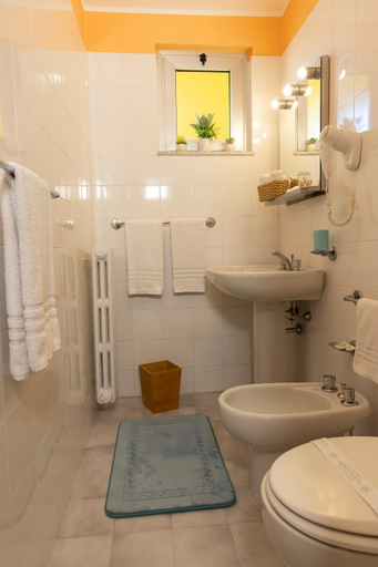 Bathroom 2, GH Baia di Tempsa Resort, Cosenza