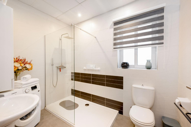 Bathroom 3, Valletta Apartments 19