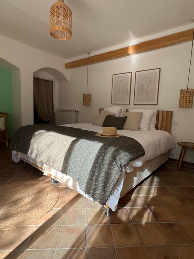 Bedroom 3, La Maison Des Autres, chambres d'hotes, piscine chauffee, suite pour 2 avec SPA privatif - SPA non d, Gard