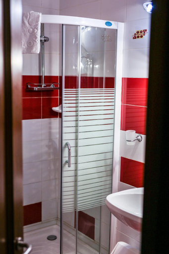 3, Hotel Atlantic, Adjud