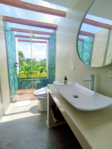 Bathroom 4, Rancho Eden, Armenia