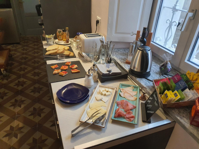 Food & Drinks