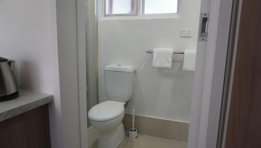 Bathroom 4, Abbotsleigh Motor Inn, Armidale Dumaresq