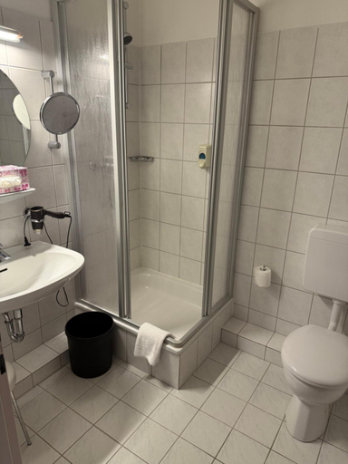 Bathroom, Hotel Krohwinkel, Harburg