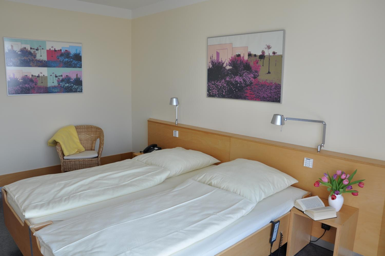 Bedroom 3, Seminarhotel in der Manfred-Sauer-Stiftung, Rhein-Neckar-Kreis