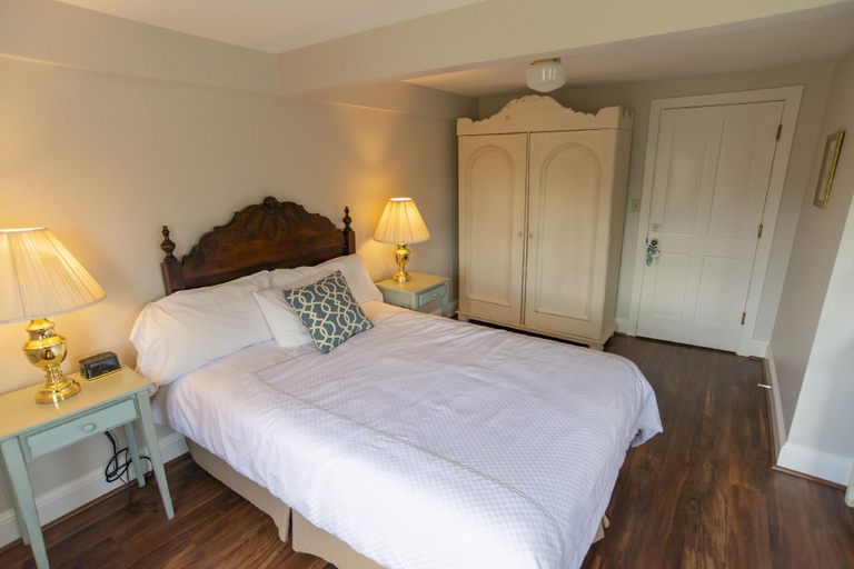 Bedroom 3, The Oaks Waterfront Hotel, Talbot