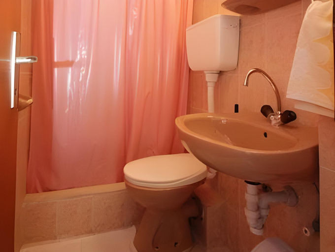 Bathroom 2, Apartments Ardura