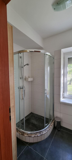 Bathroom 2, Hedervari Lovas Vendeghaz, Mosonmagyaróvár