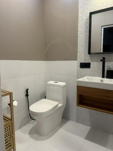 Bathroom 4, Ahiva Village, Baa Atoll