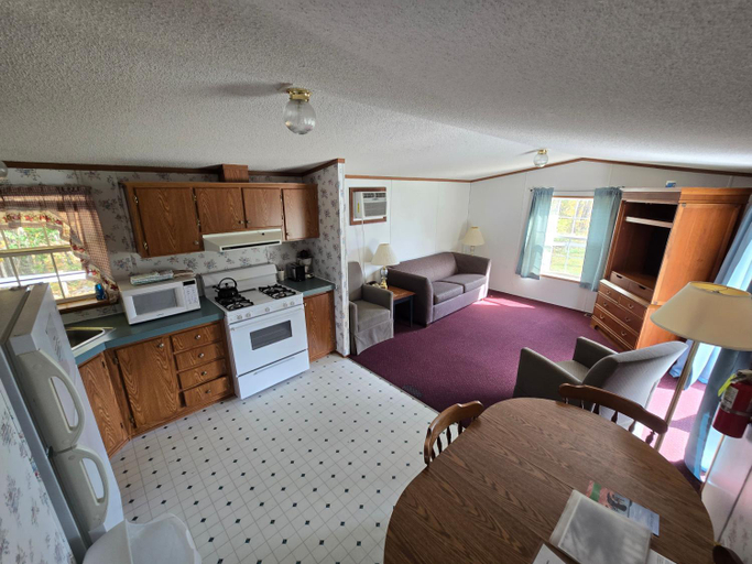 Bedroom 2, Lake View Motel, Otsego