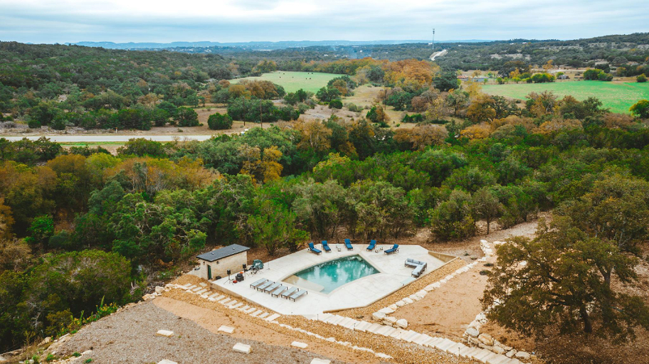 1, Starlight Horizon, Comal