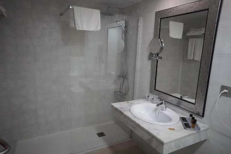 Bathroom 5, Hotel Alba Seleqtta, Girona