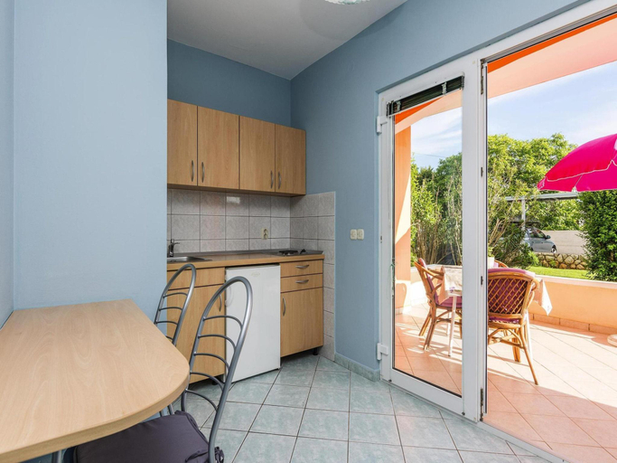 Others 5, Apartment in Nin near the Beach Pool, Nin