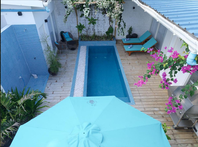Sport & Beauty 2, Whale Shark Boutique