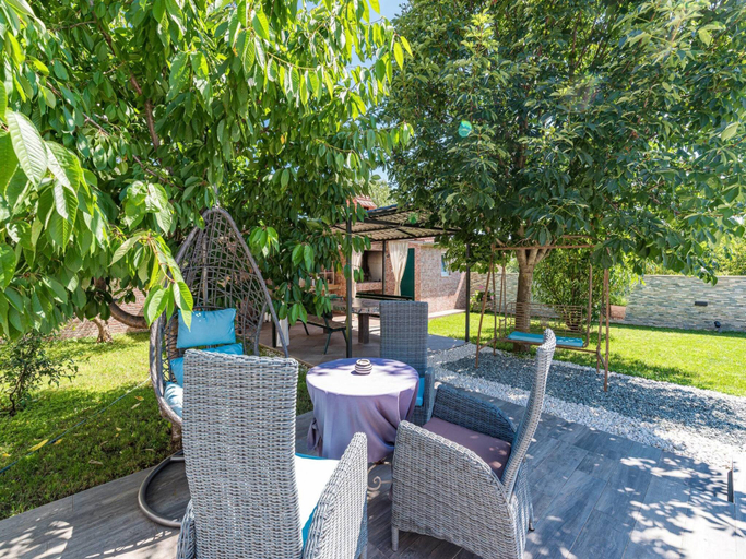 3, Villa near Krka with Private Pool, Unešić