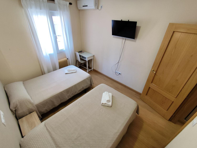 Bedroom 2, Hostal Hernan Cortes, Cáceres