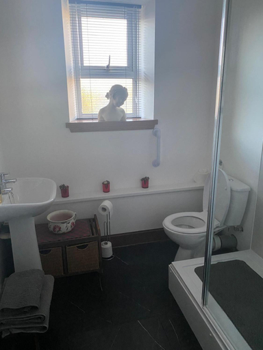 Bathroom 3, Rooms at Tarrareoch, West Lothian