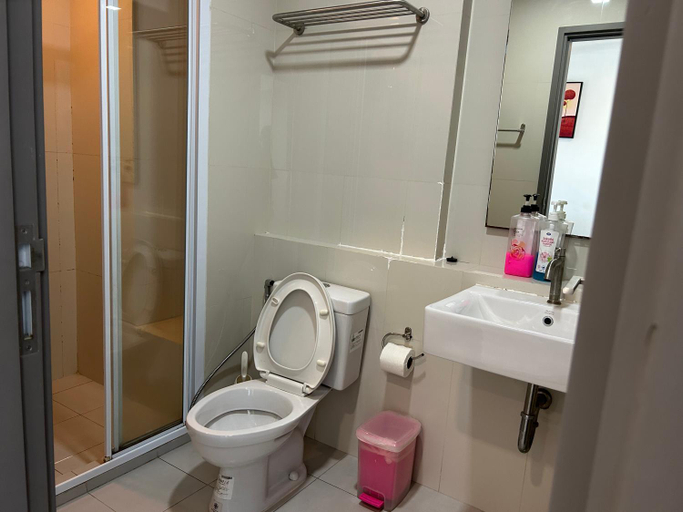 Bathroom, The Base Pattaya, Pattaya