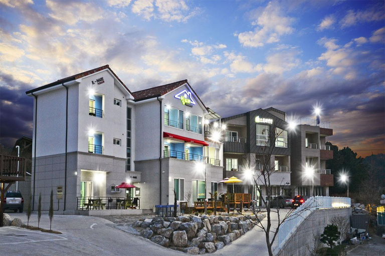 Exterior & Views