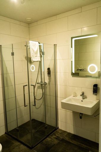 Bathroom 3, Hotel De Elderschans, Sluis