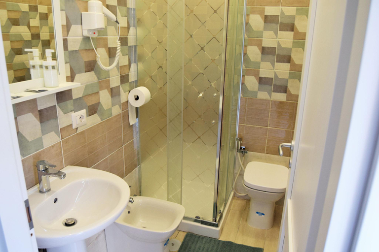 Bathroom 5, Domus San Biagio 14, Napoli