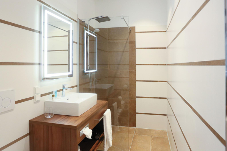 Bathroom 2, Hotel Lutz, Donau-Ries