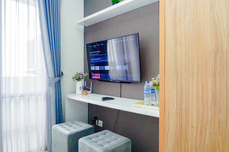 Facility 4, Cozy White Studio at Vasanta Innopark Apartment By Travelio, Cikarang