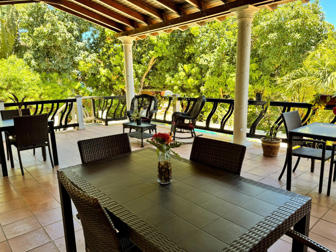 Food & Drinks 5, Caribbean Shores Bed & Breakfast