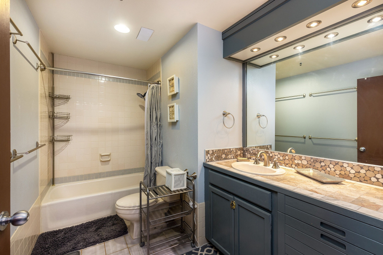 Bathroom, 2795 Slopeside 1 Bedroom Condo, Summit