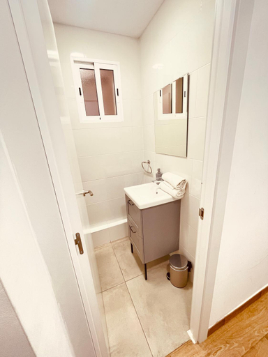 Bathroom 3, Tarradellas Apartments, Barcelona