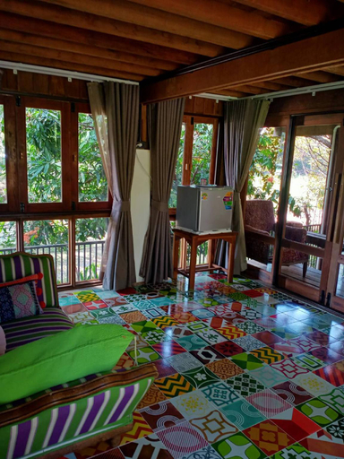 4, Private Wooden Pool Villa in Mae Rim for 4-6 Guests, Mae Rim