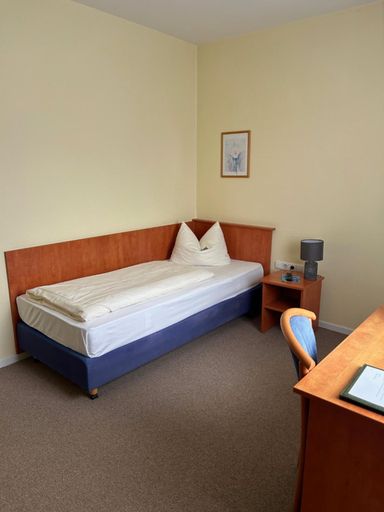 Bedroom 2, Hotel Krohwinkel, Harburg